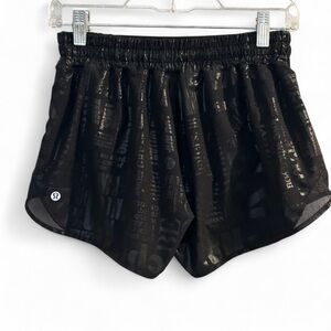 Lululemon Hotty Hot Low Rise Shorts Size 6